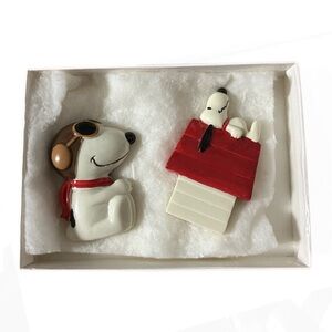 Vintage “Peanuts” collector magnets. Two snoopy magnets.